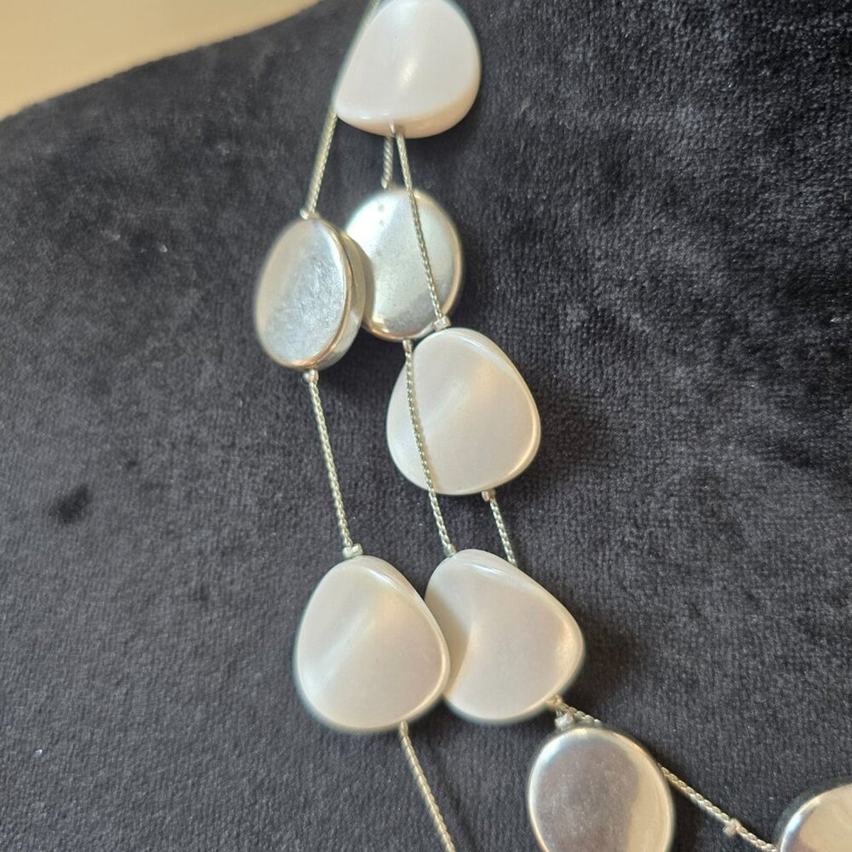 NY Women Fashion White Pearlized Round Seashell Flat Beads Necklace