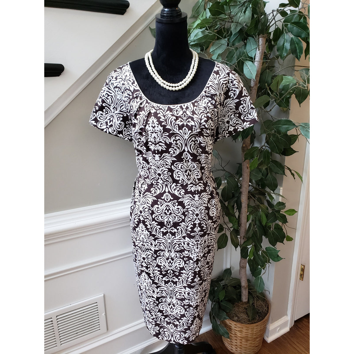 Cato Sheath Dress Womens 18W White Floral Pleated Knee Length Pockets Cap Sleeve