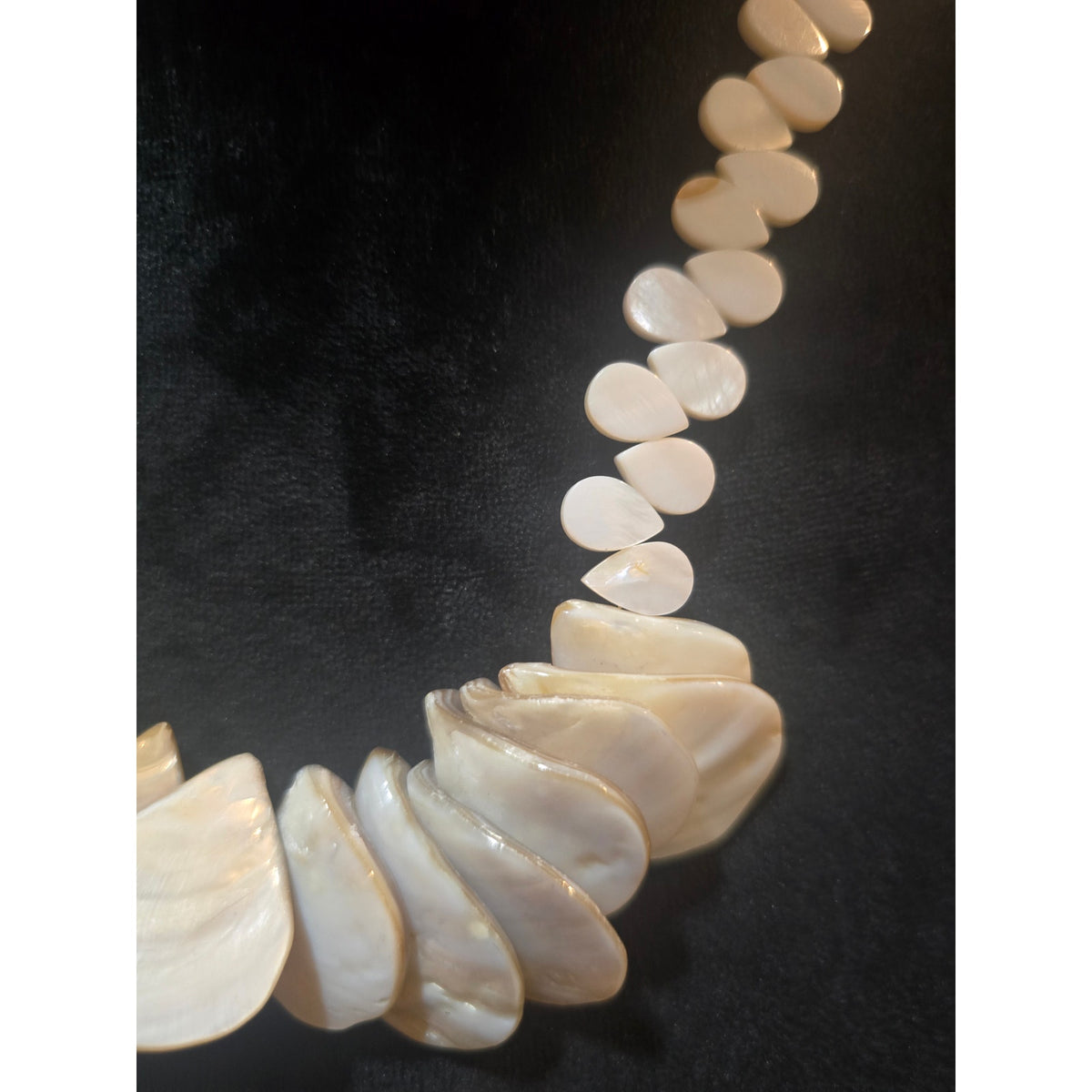 Women's Mother Of Pearl Teardrop Statement Necklace Elegant White Shell Jewelry