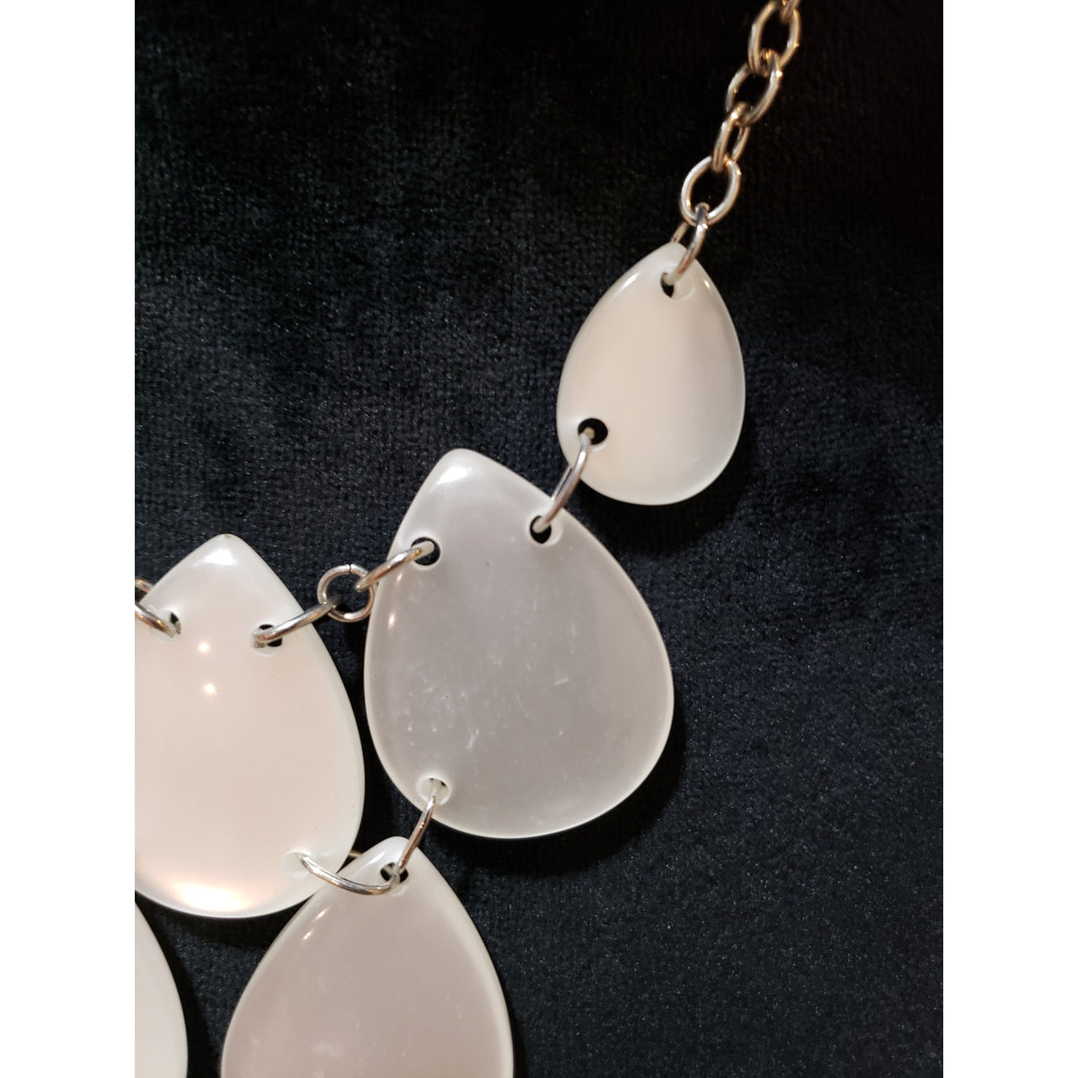 Womens Fashion Silver Tone White Acrylic Bubble Chunky Teardrop Linked Necklace
