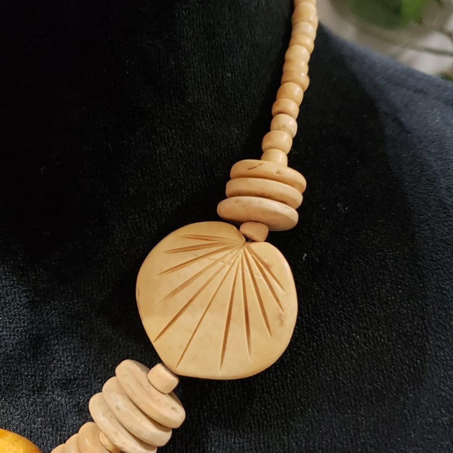 Womens Fashion Carved Wooden Leaf Chunky Beaded Necklace with Magnetic Clasp
