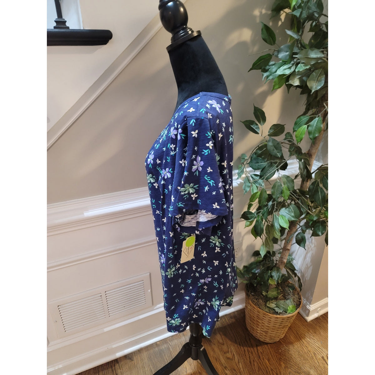 St. John's Bay Blouse Top Women 1X Navy Floral Pleated Scoop Neck Flutter Sleeve