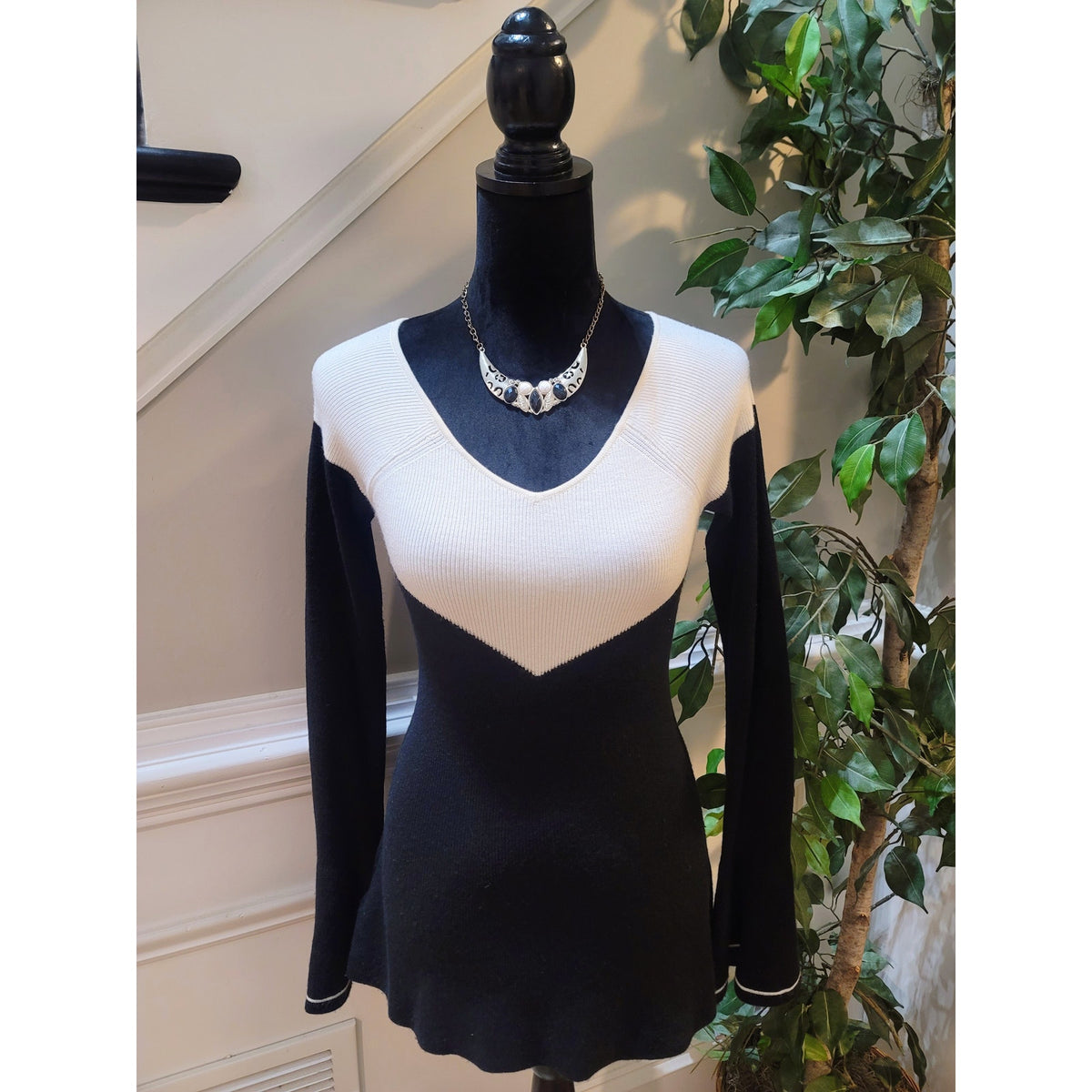Ann Taylor Skater Sweater Women's Small White/Black Colorblock Ribbed Bell Cuff