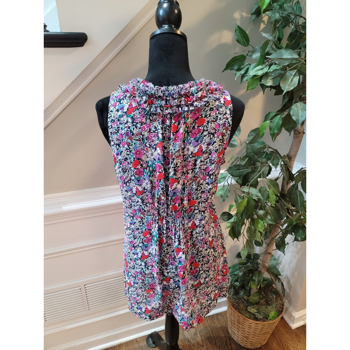 Cabi Blouse Top Women's Small Multicolor Sleeveless Ruffle Neck Liberty Floral