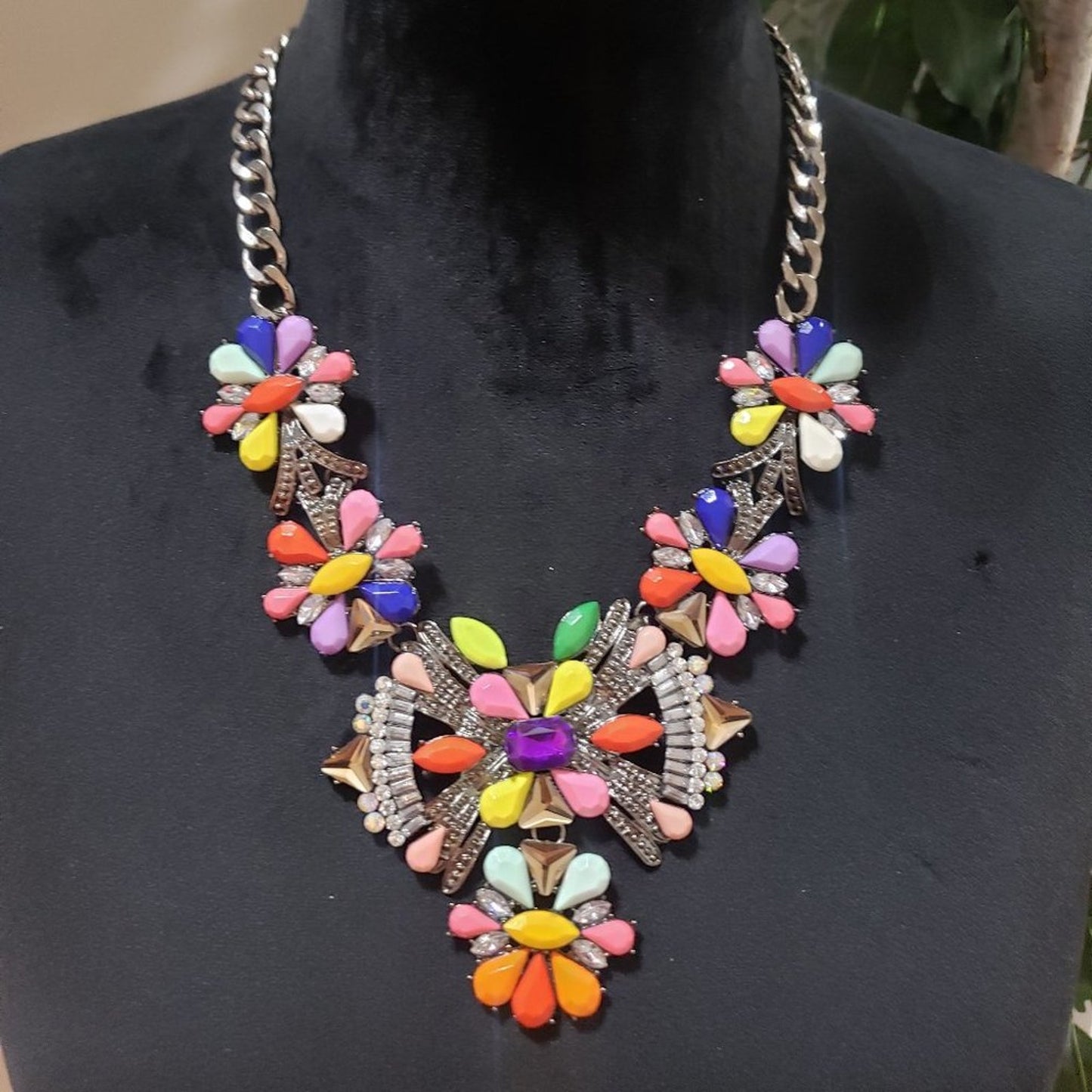Women Fashion Multi Pearl Flower Howllow Design Charm Bib Chain Necklace Lobster