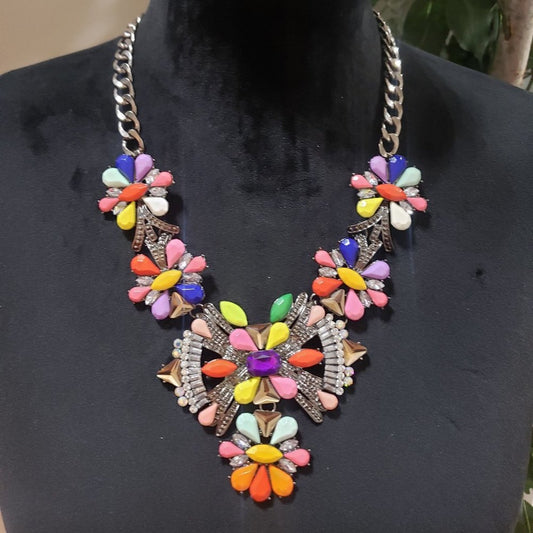 Women Fashion Multi Pearl Flower Howllow Design Charm Bib Chain Necklace Lobster
