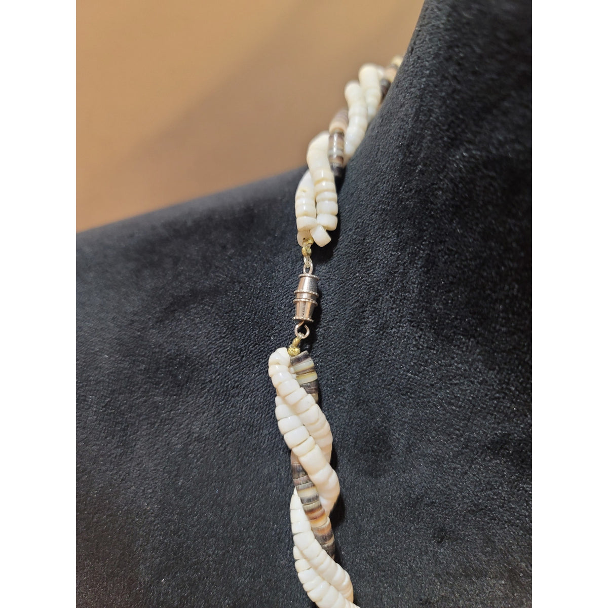 Women’s Natural Shell Beaded Twist Fashion Necklace With Barrel Screw Lock