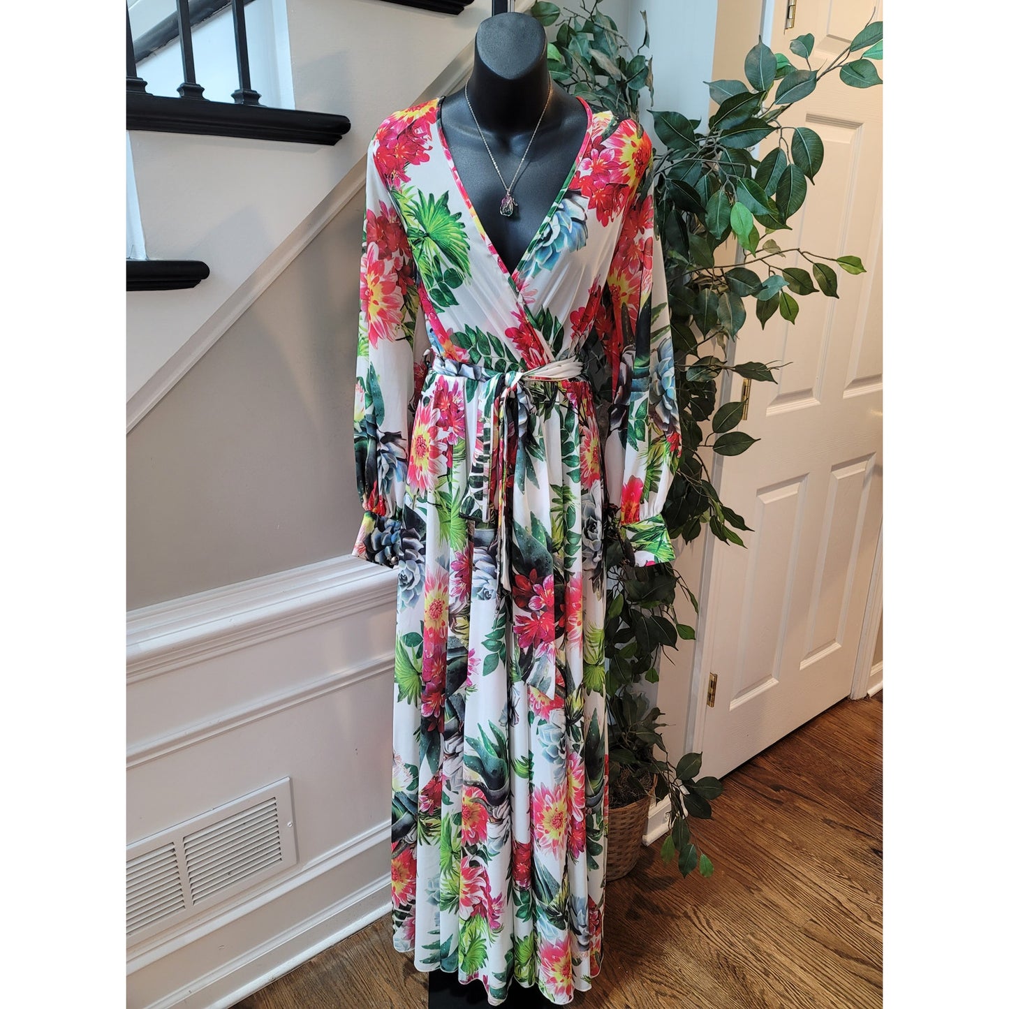 Eleganzarella Maxi Dress Women's Medium White Floral Long Sleeve V Neck