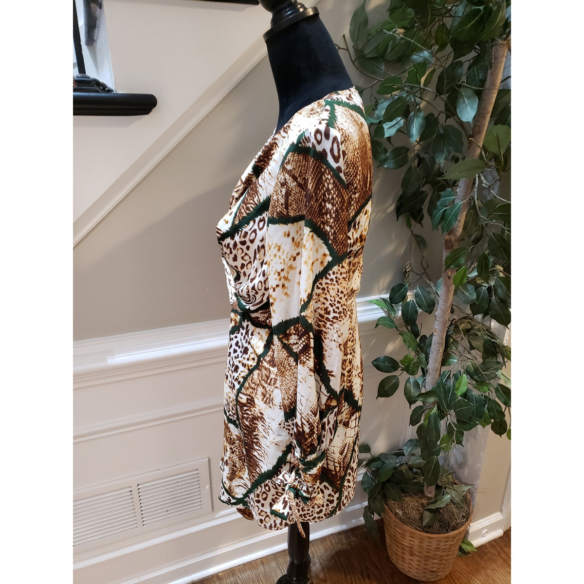 Boohoo Club Dress Women Size 4 Multi Snake Print Lined Long Sleeve Plunge V Neck