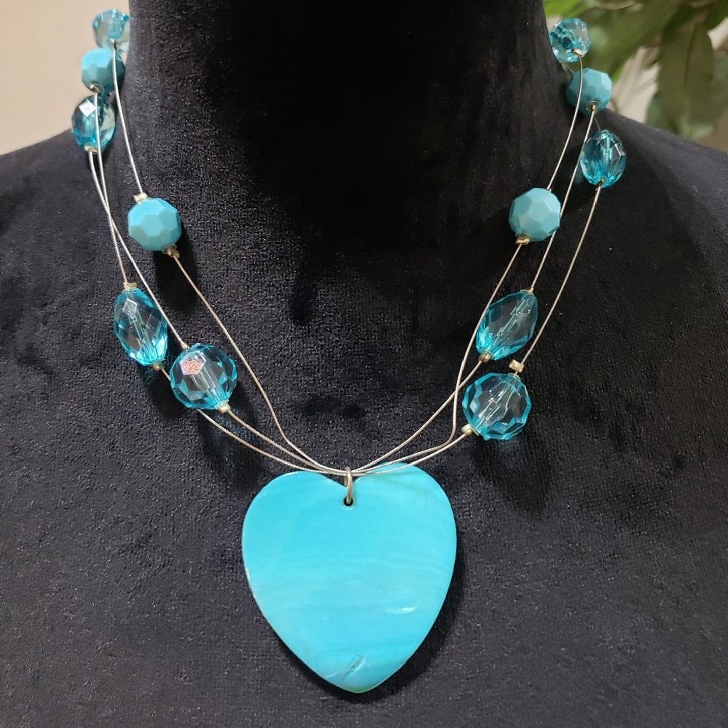 Women Fashions Blue Turquoise Beaded & Heart Pendant Necklace with Lobster Clasp