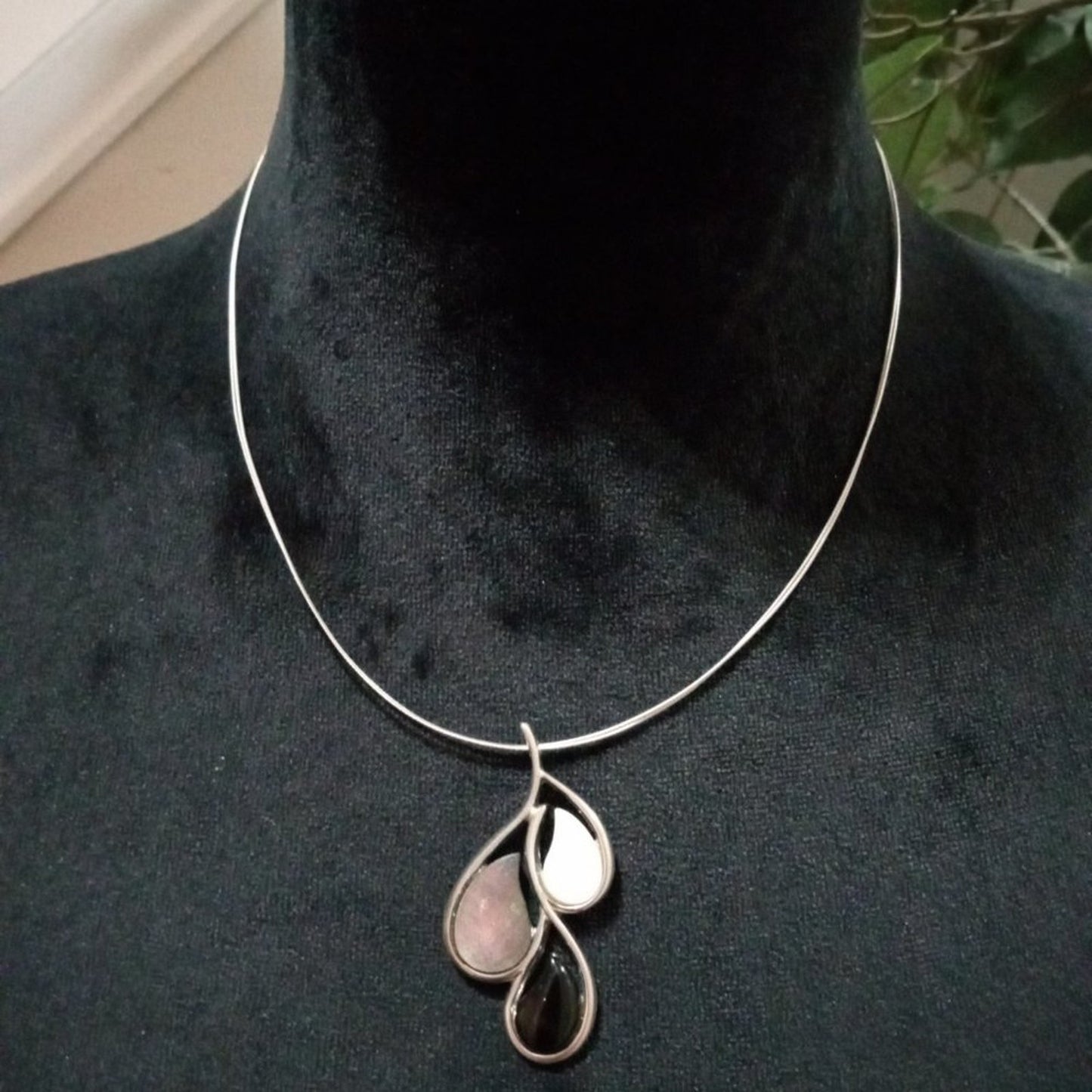Lia Sophia Womens Chunky Rhinestones Mother of Pearl Leaves Pendant Necklace