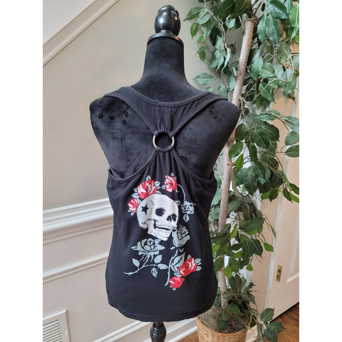 Venus Shirt Top Women's Size Medium Black Cotton Sleeveless Graphic Print