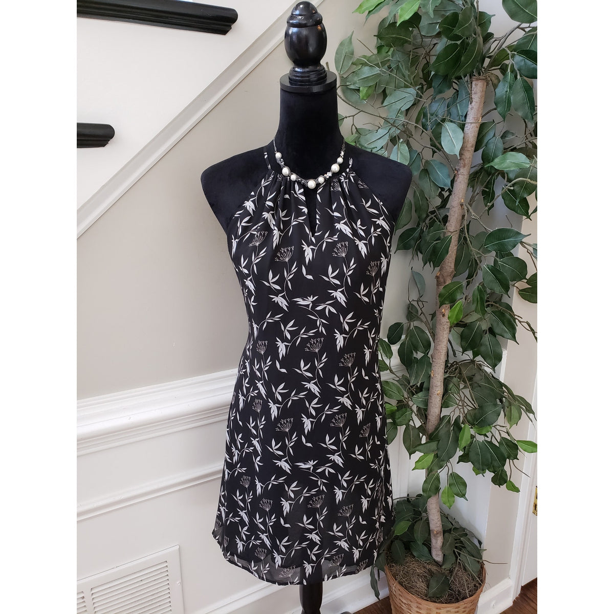 LOFT Shift Dress Womens Size XS Black Floral Casual Lined Halter Neck Sleeveless