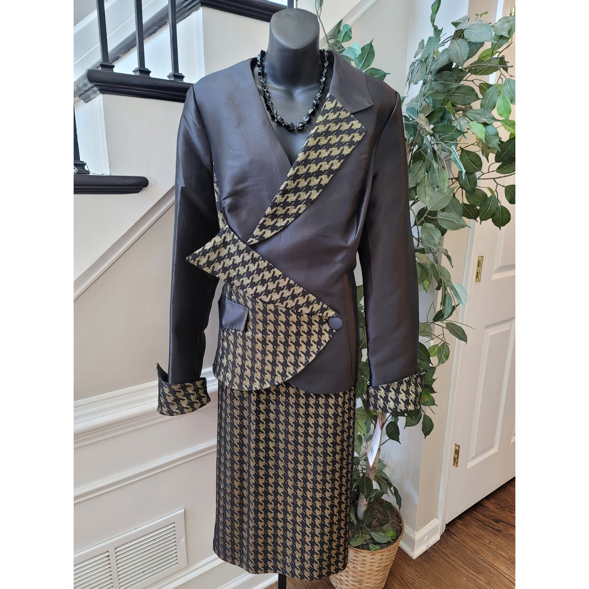 EY Boutique Skirt Suit Women's SZ 16 Black/Tan Houndstooth Fully Lined Fold Cuff