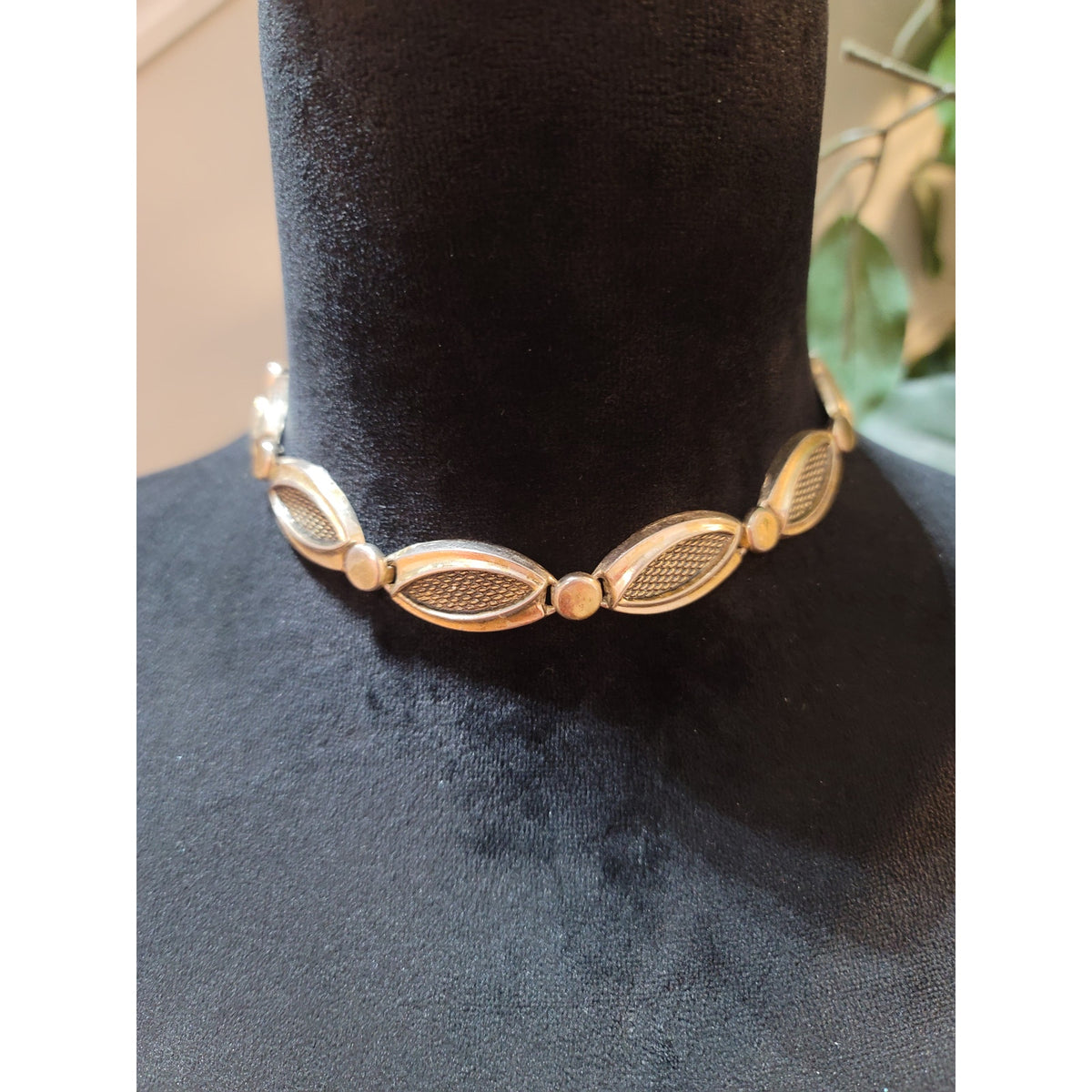 Women's Vintage Gold Tone Link Choker Necklace With Adjustable Chain Clasps