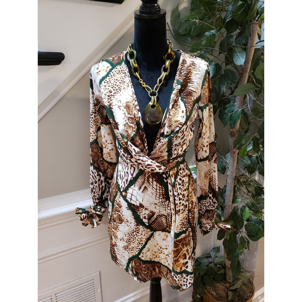 Boohoo Club Dress Women Size 4 Multi Snake Print Lined Long Sleeve Plunge V Neck