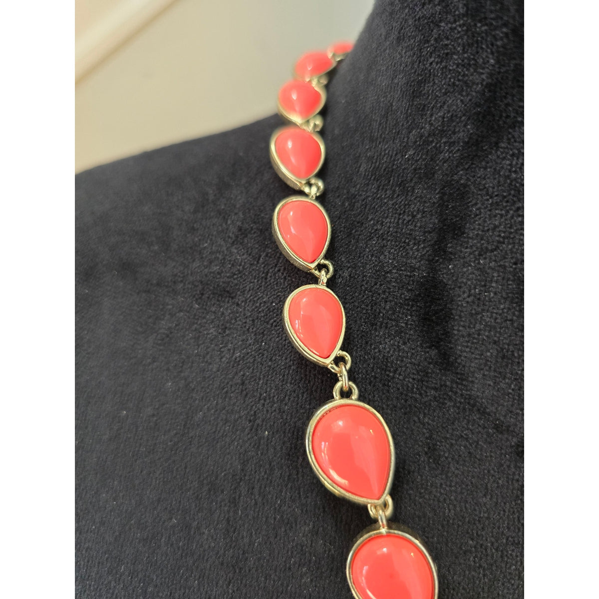 Jones New York Gold Tone Coral Teardrop Cabochon Statement Necklace