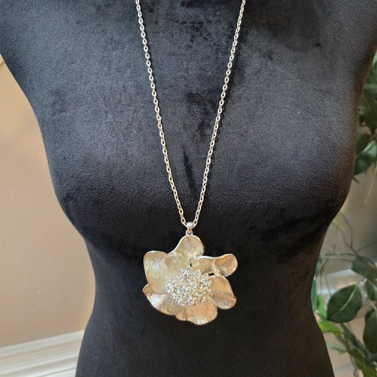 Womens Rhinestones Silver Tone Delicate Flower Pendant Necklace