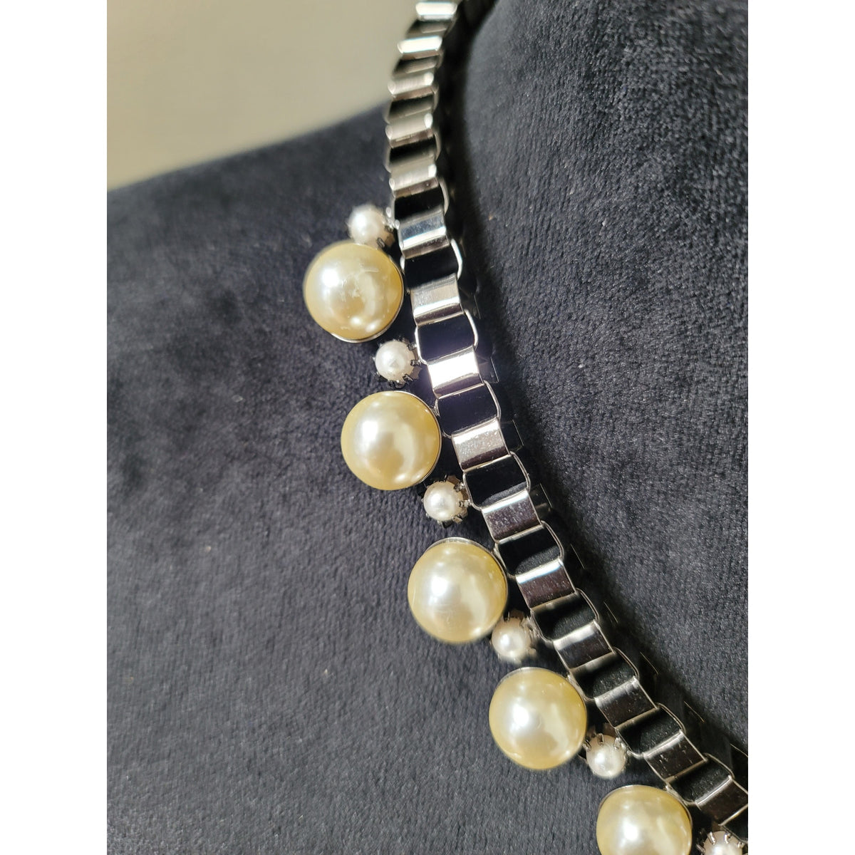 Women's Pearl Beaded Necklace With Black Chain Design And Lobster Clasp Lock