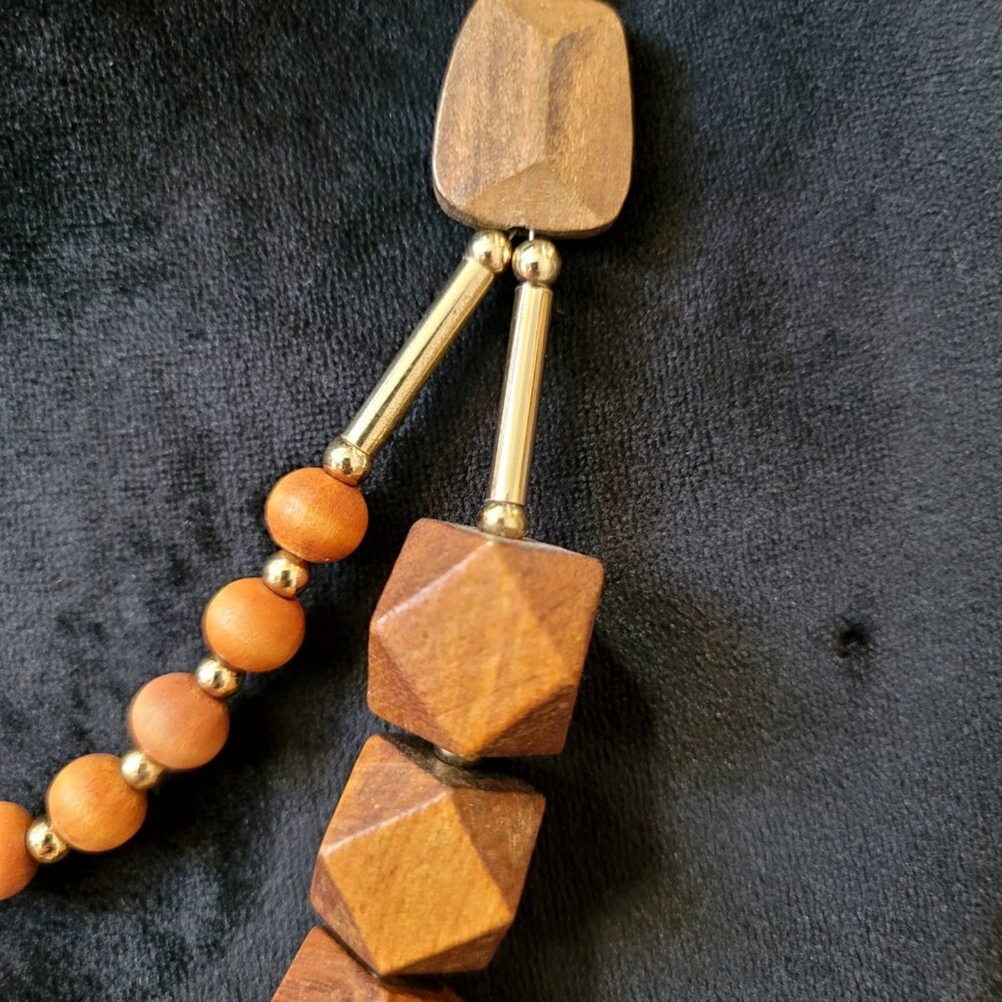 VTG Womens Brown Wood Bead Geometric Cut Chunky Boho Necklace with Lobster Clasp