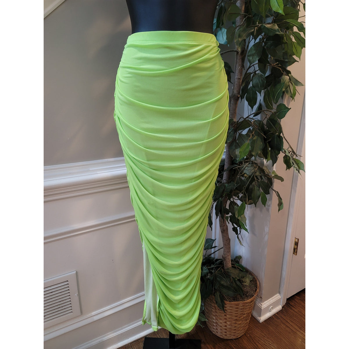 Fashion Nova Ruched Maxi Skirt Women's Medium Lime Green High Slit Fully Lined