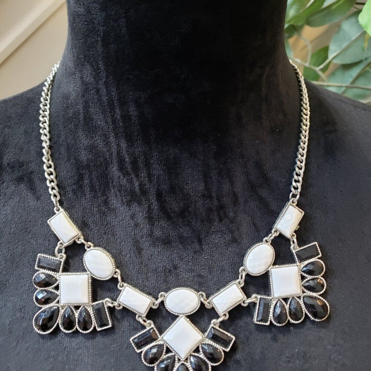 Womens Black White Beaded Silver Tone Chain Necklace Jewelry with Lobster Clasp