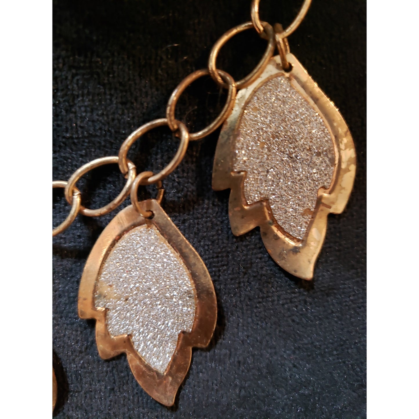 Women Fashion Gold Tone Shimmery Metal Leaves on Figaro Chain Statement Necklace