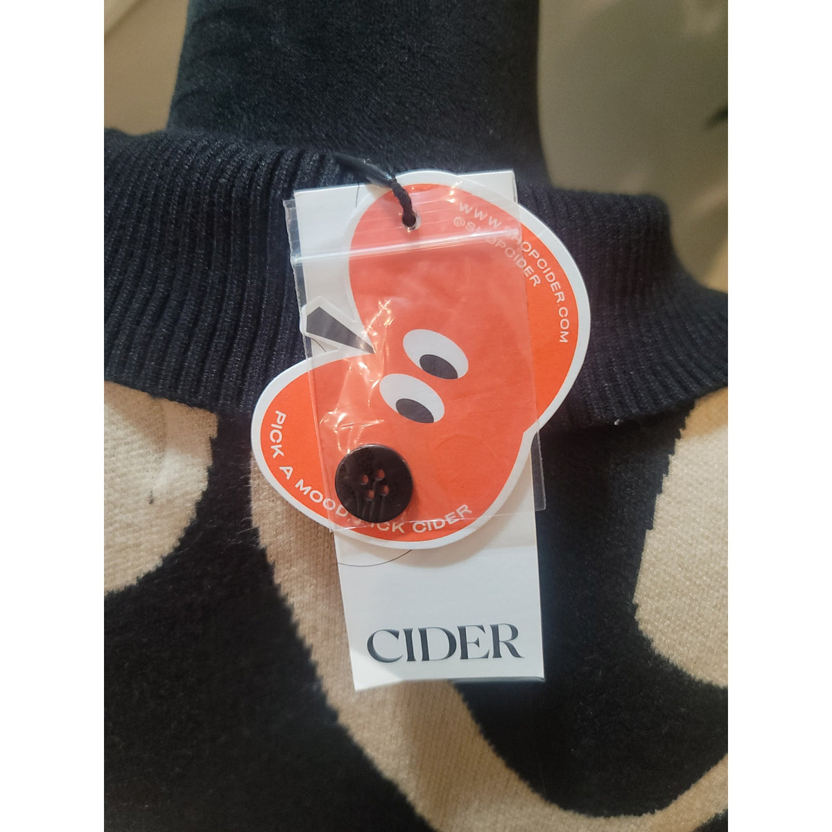 Cider Polo Sweater Women's 2XL Black/Beige Abstract Drop Shoulder Pointed Collar