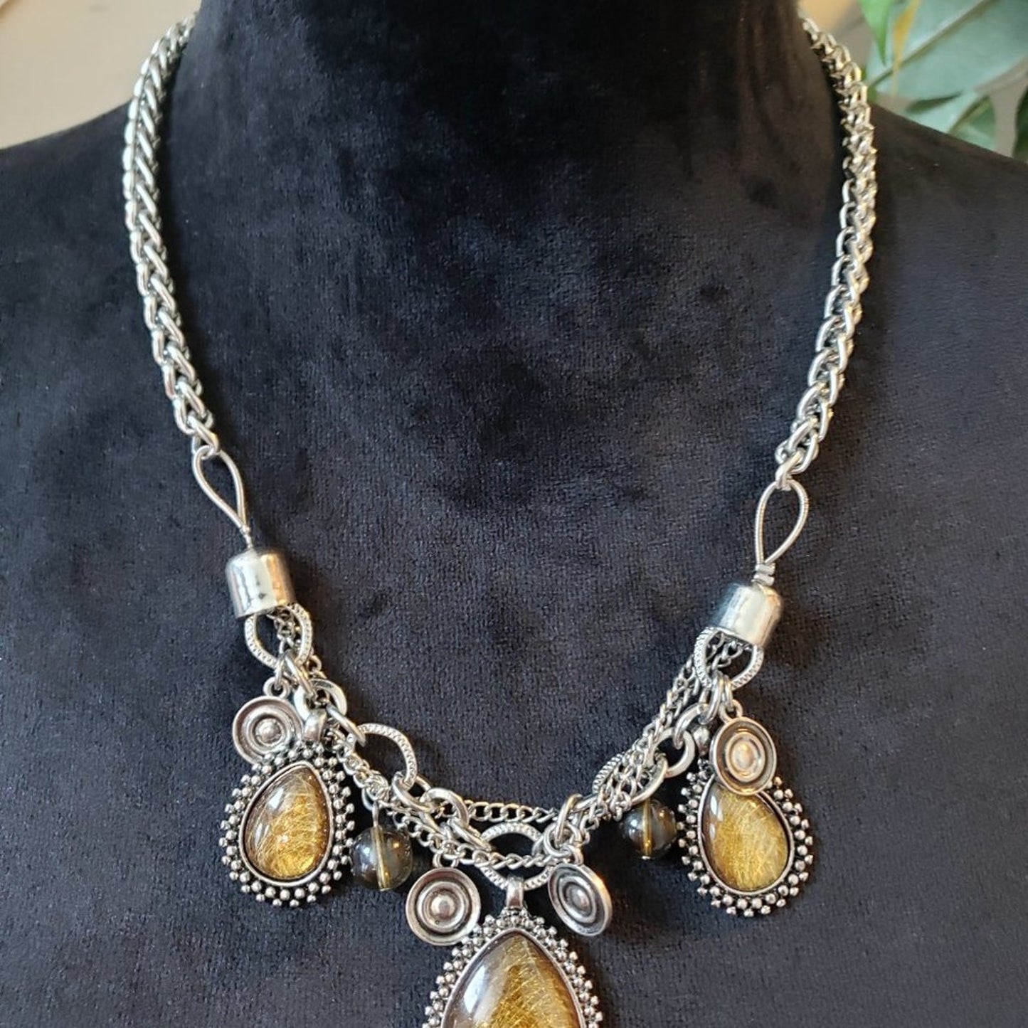 Womens Fashion Natural Tiger Ryes Gemstones Collar Necklace with Lobster Clasp