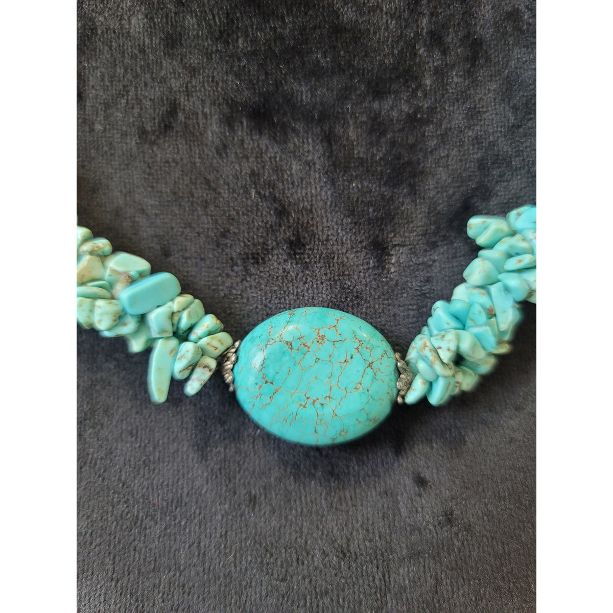Women's Turquoise Necklace Bracelet And Earrings Jewelry Set With Beaded Design