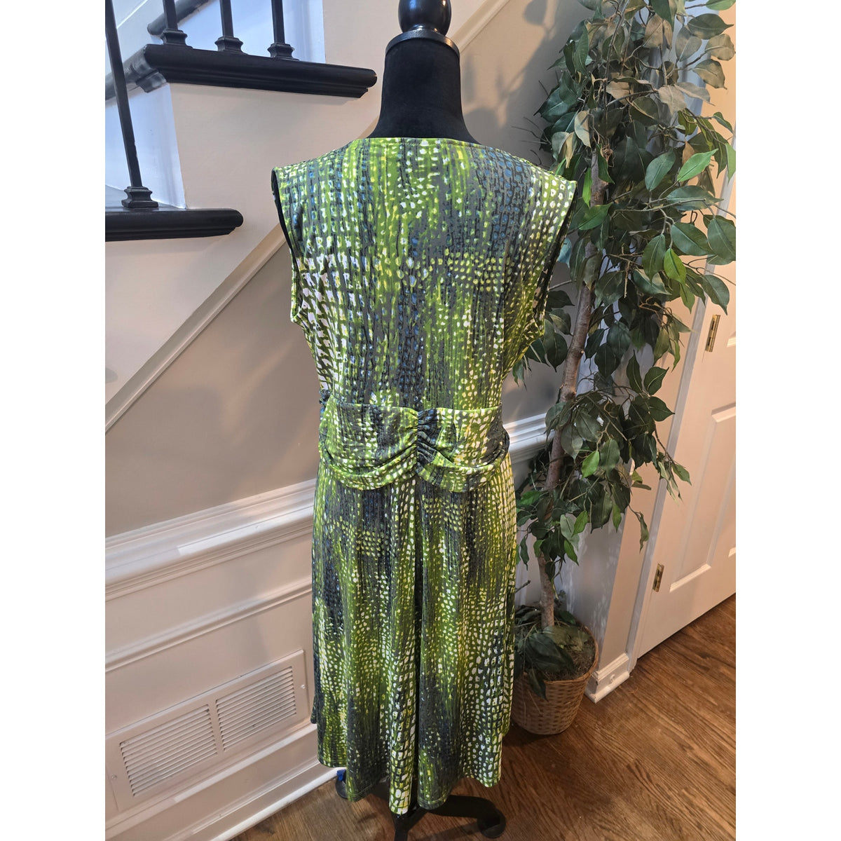 Jones New York A-Line Dress Women's Medium Green Geometric V-Neck Ruched Waist