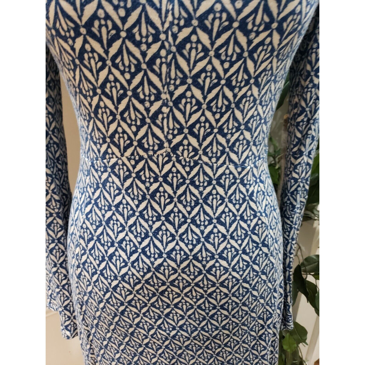 Xhilaration Women's Blue & White Rayon V-Neck Long Sleeve Knee Length Dress M