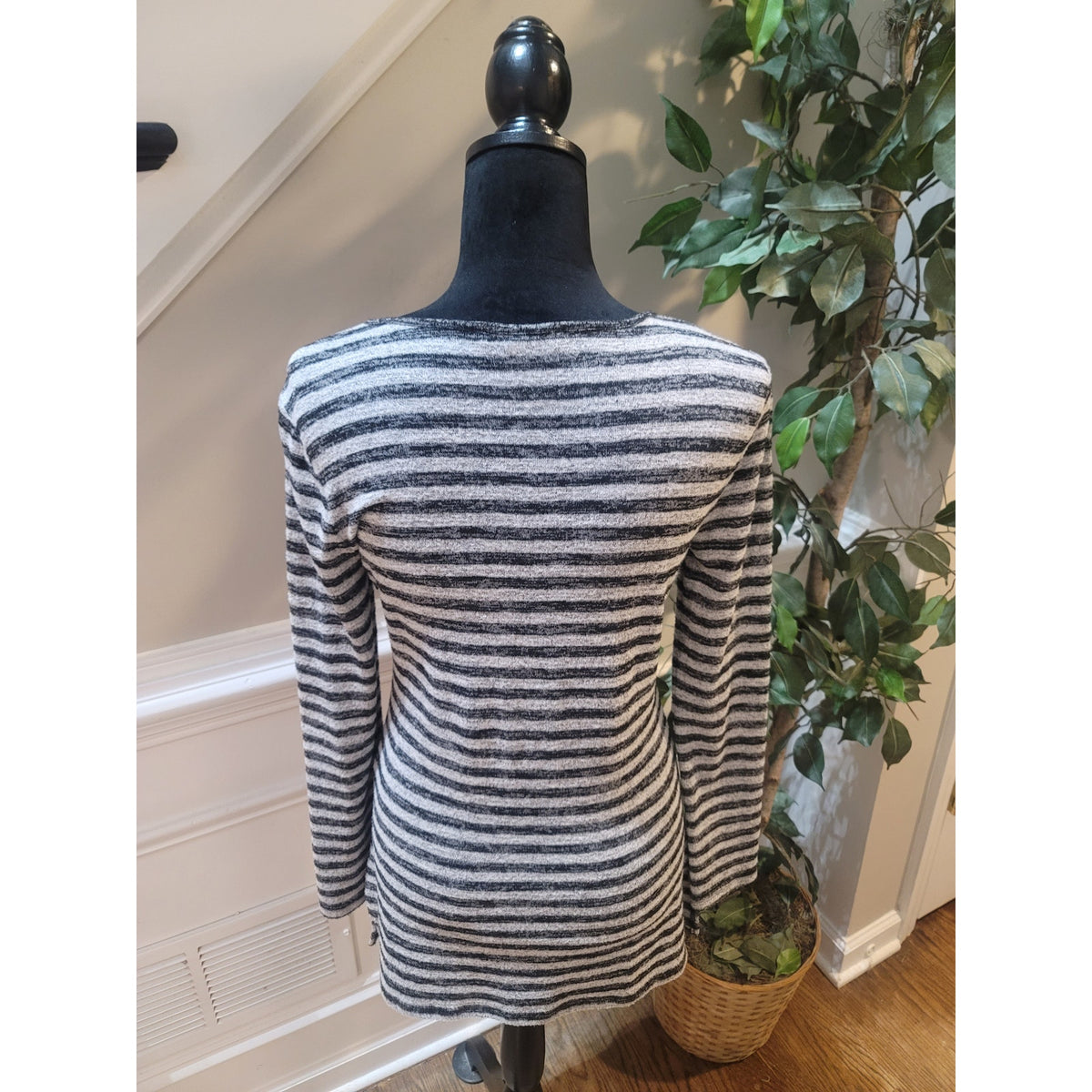 White House Black Market Pullover Sweater Women Small White/Black Striped O-Ring
