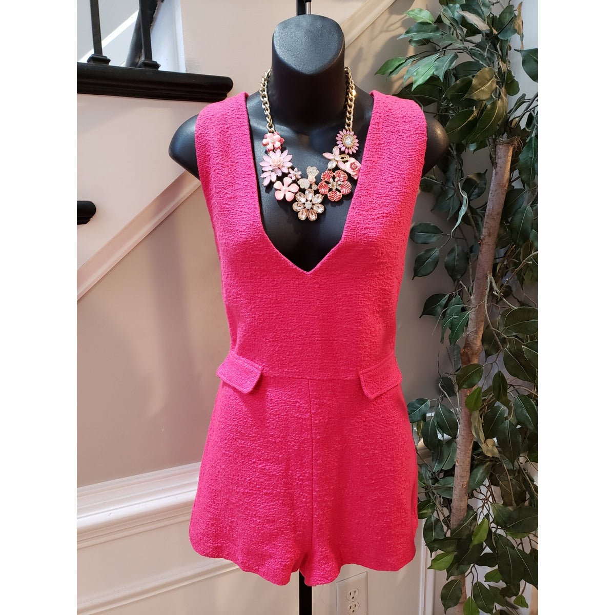 Zara Pink Textured V-Neck Romper Size M Sleeveless Shorts Dressy