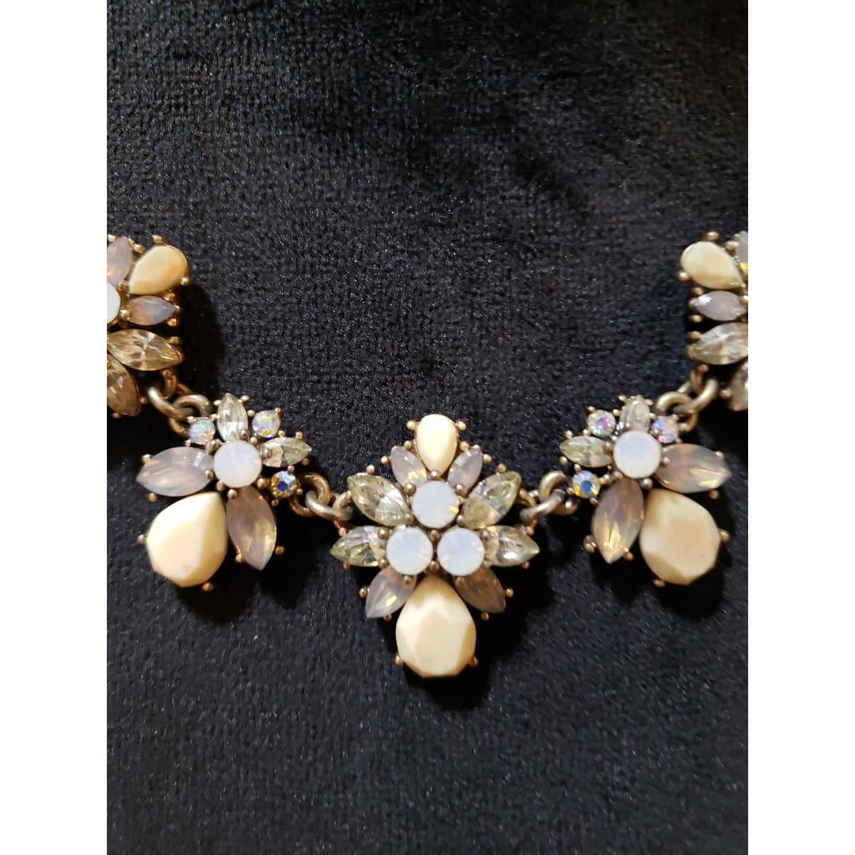 Womens Fashion Gold Tone Multi Faceted Resin & Crystal Floral Statement Necklace