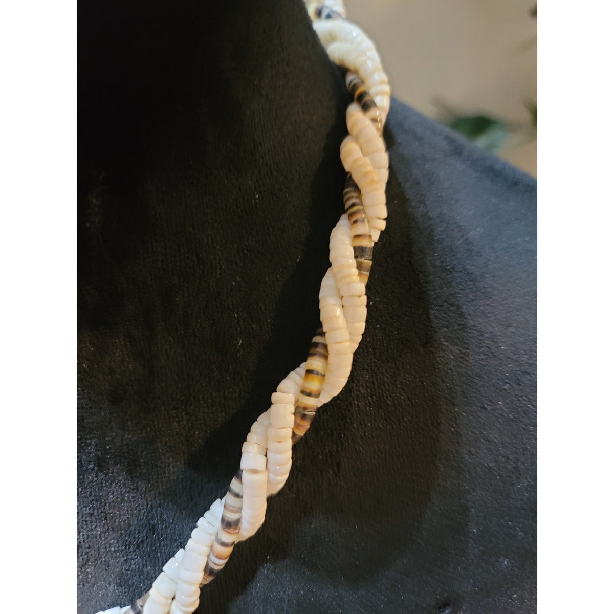 Women’s Natural Shell Beaded Twist Fashion Necklace With Barrel Screw Lock