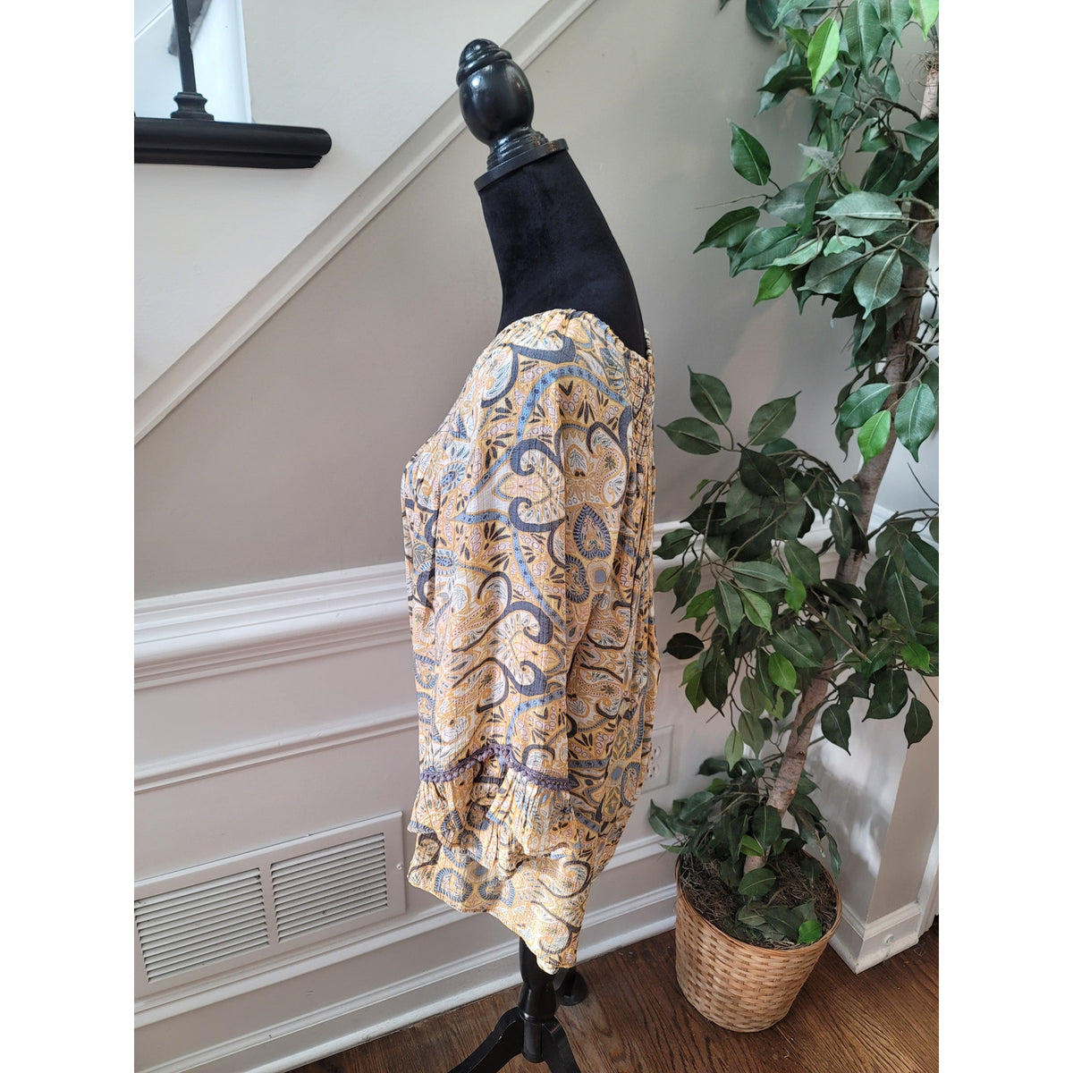 New Directions Blouse 1X Multi Paisley Smocked Scoop Curved Long Sleeve Pullover