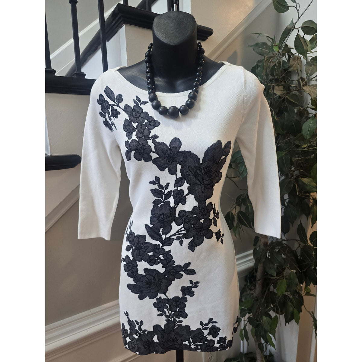 WHBM Sheath Dress Women's SZ XS White/Black Floral Knit Boat Neck 3/4 Sleeves