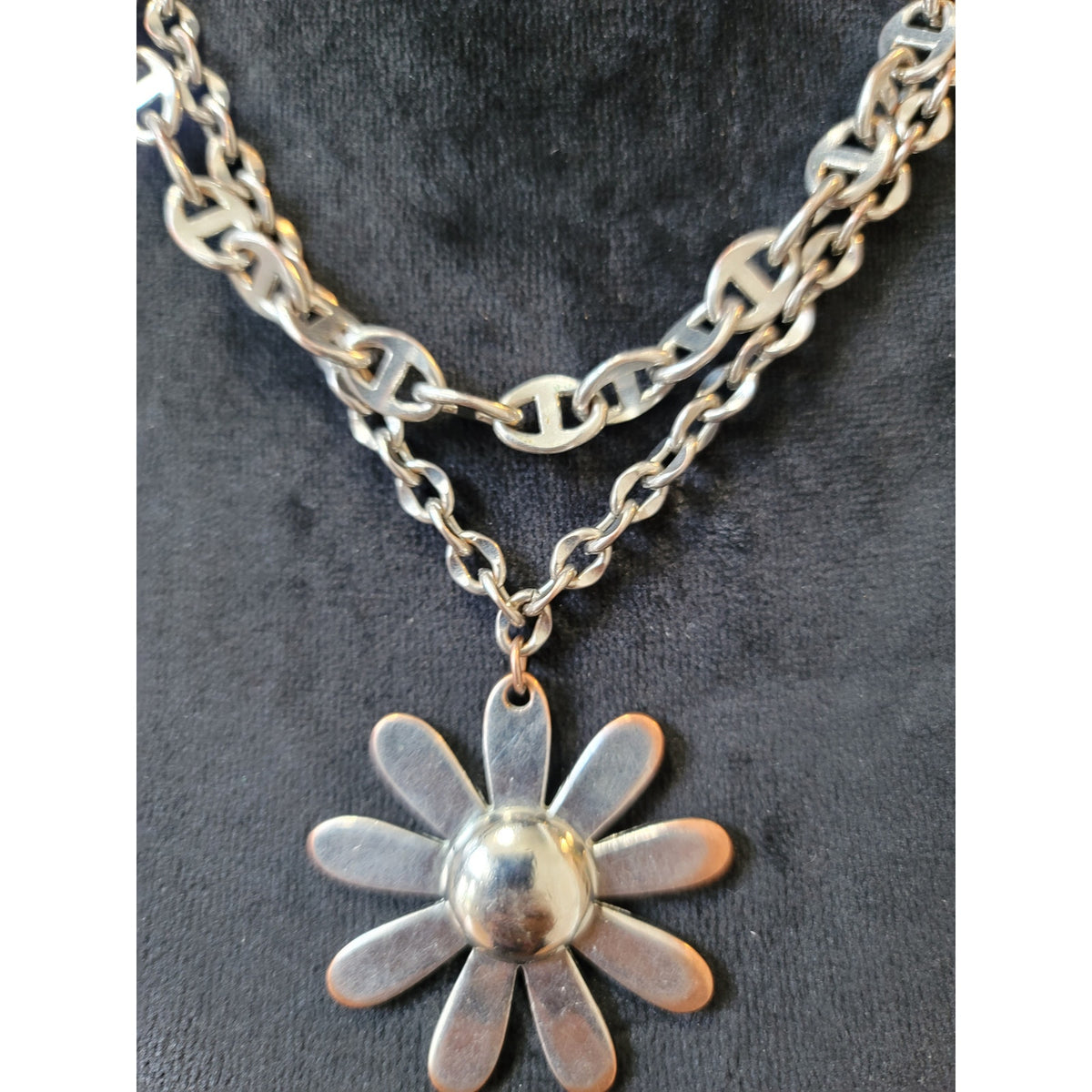 Women's Lightweight Silver Necklace With Twisted Mariner Link Chain Design