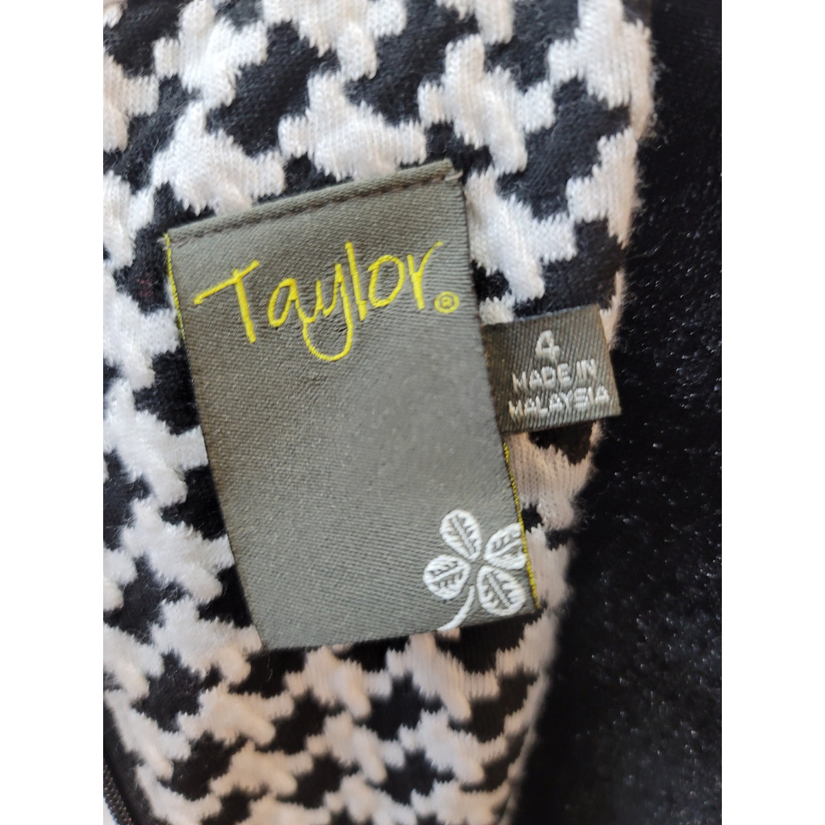 Taylor Dress Houndstooth Women's Size 4 Black White V-Neck Casual Knit