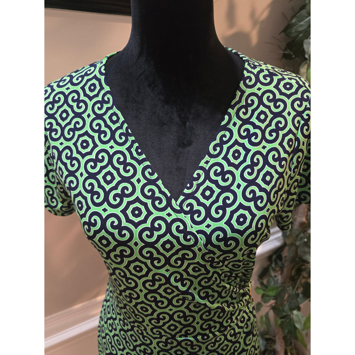 Jones New York Midi Dress Women's Medium Green/Black Geometric Faux Wrap V Neck