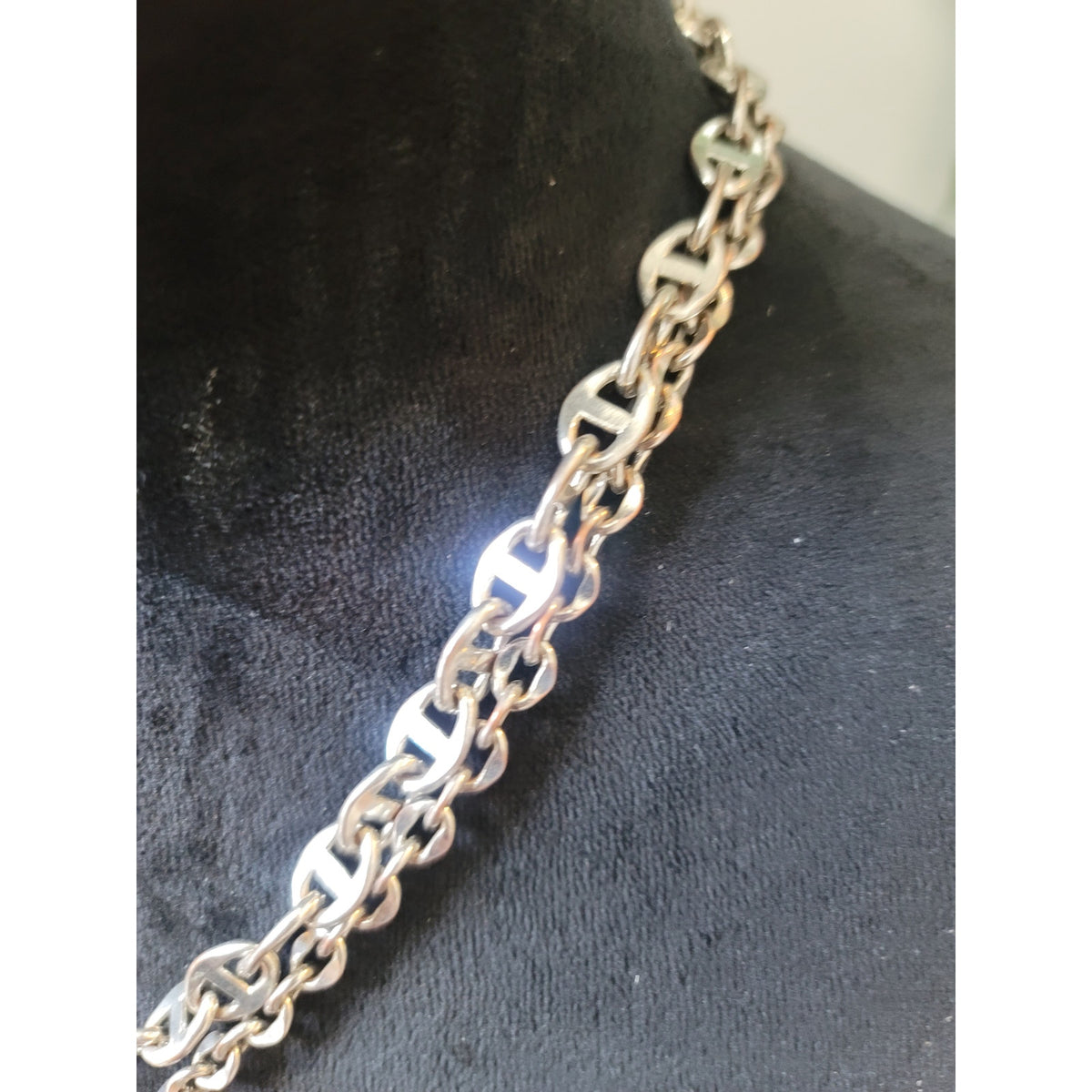 Women's Lightweight Silver Necklace With Twisted Mariner Link Chain Design