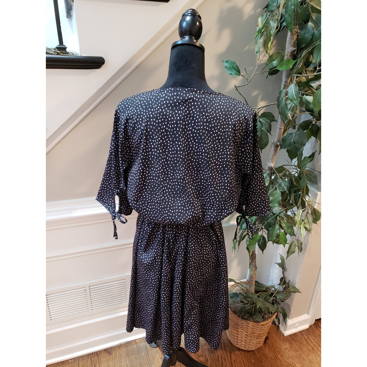 Influence Dress Women Size 10 Black Purple Polka Dot Wrap Tie Waist V Neck