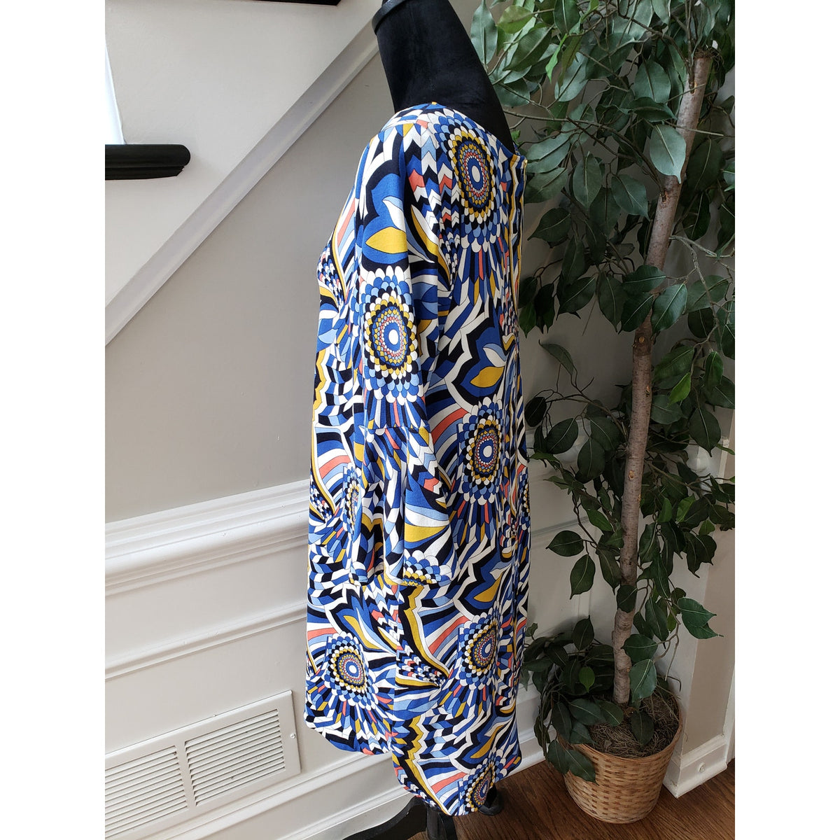 Crown & Ivy Sheath Dress Womens Large Multi Geo Print Rayon Long Sleeve Back Zip