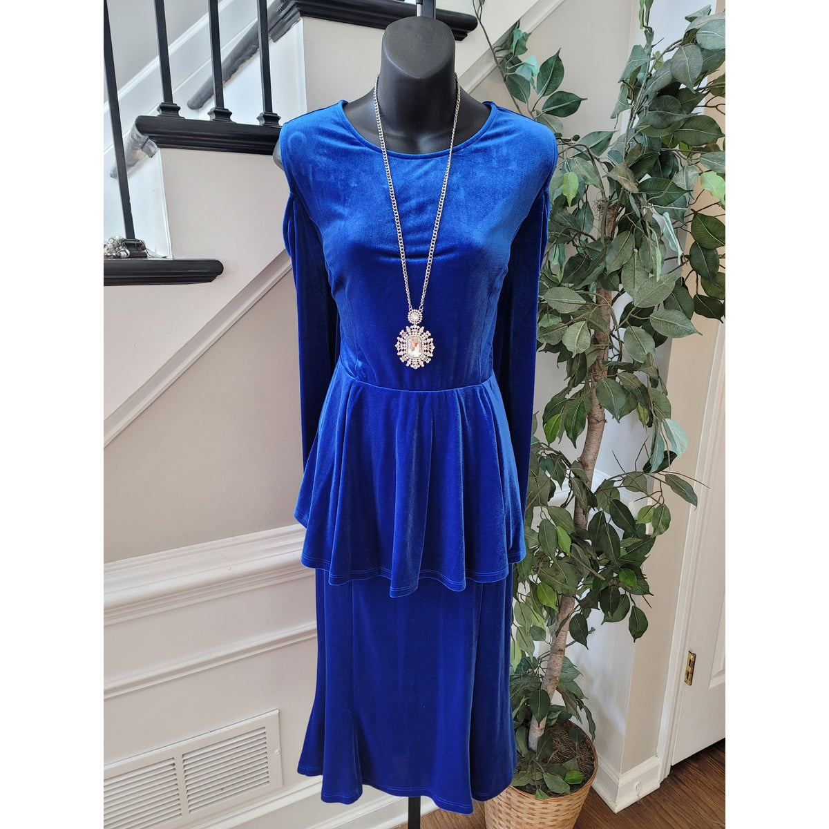 Esy Studio EY Skirt Suit Womens Large Royal Blue Cold Shoulder Flattering Peplum