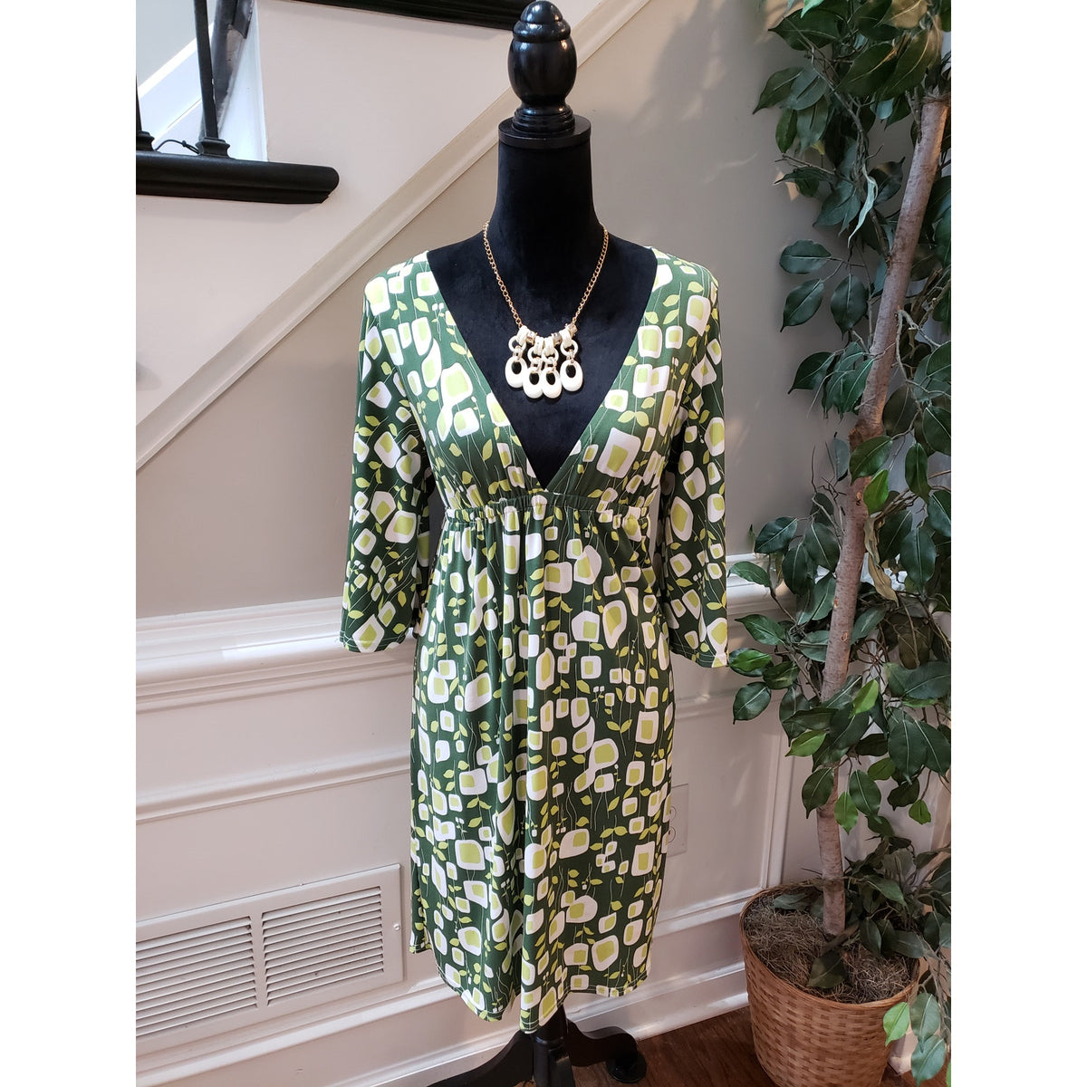 Uncle Frank Women's Size M Green Floral Print Dress Polyester Spandex Casual