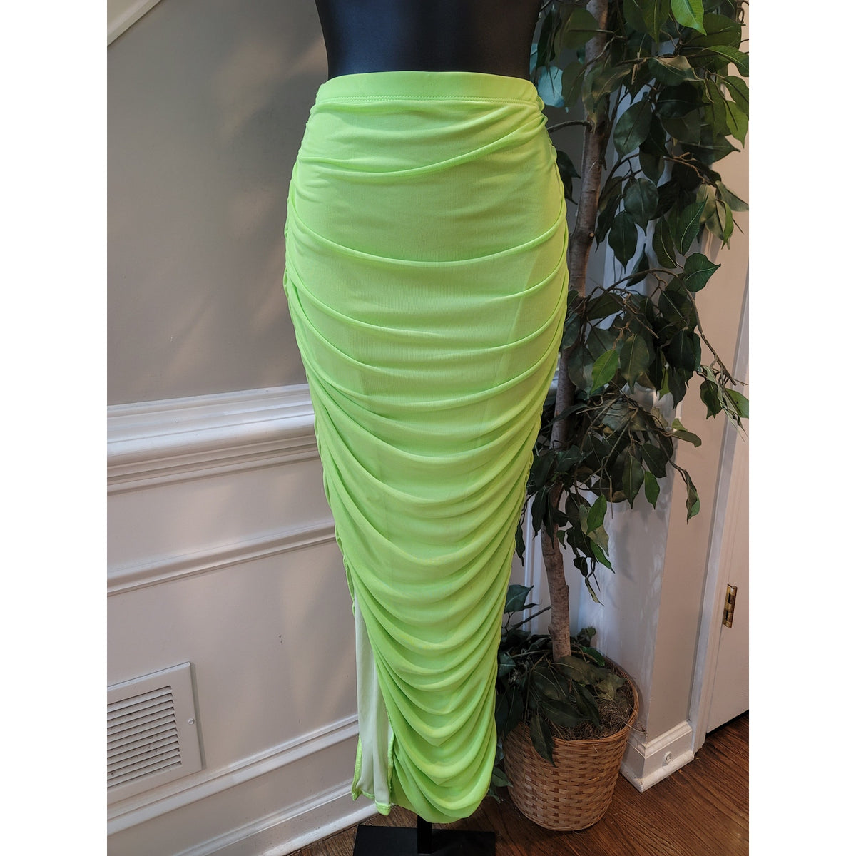 Fashion Nova Ruched Maxi Skirt Women's Medium Lime Green High Slit Fully Lined