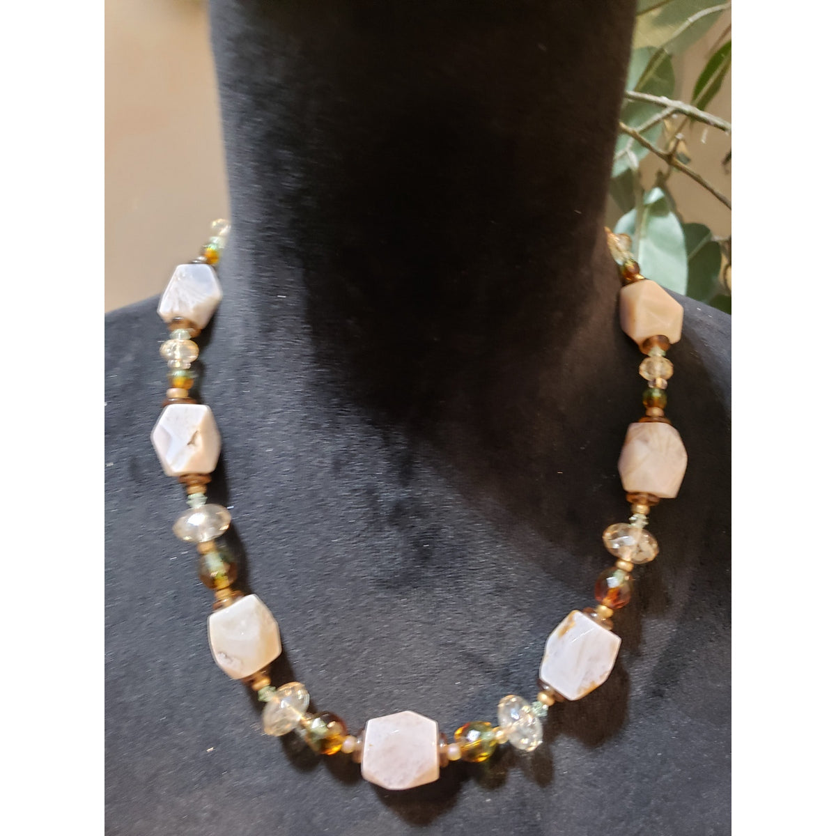 Womens Fashion Multi Shape Faceted Crystals Howlite Stone Seed Beads Necklace