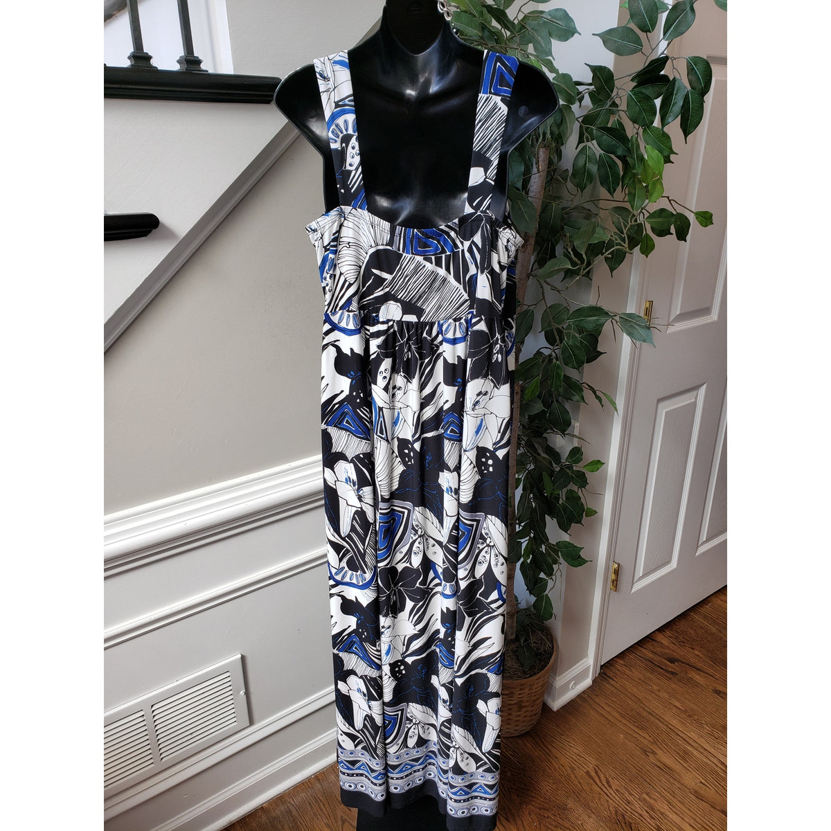 Tiana B. Long Maxi Dress Womens Size XL Black & White Sweetheart Neck Sleeveless