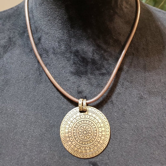 Women Silver Metal Medallion Pendant Leather Chain Necklace with Lobster Clasp